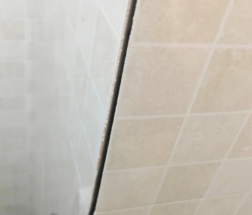 武进瓷砖空鼓维修公司分享阳台瓷砖脱落的修复过程可以分为以下几个步骤