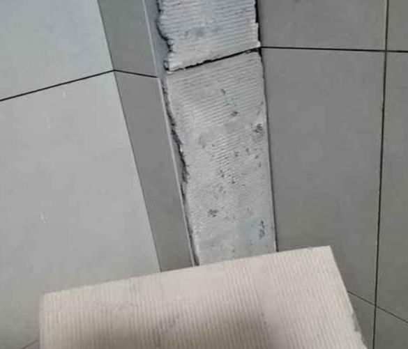 武进瓷砖空鼓维修公司分享下厨房瓷砖脱落的补救措施。